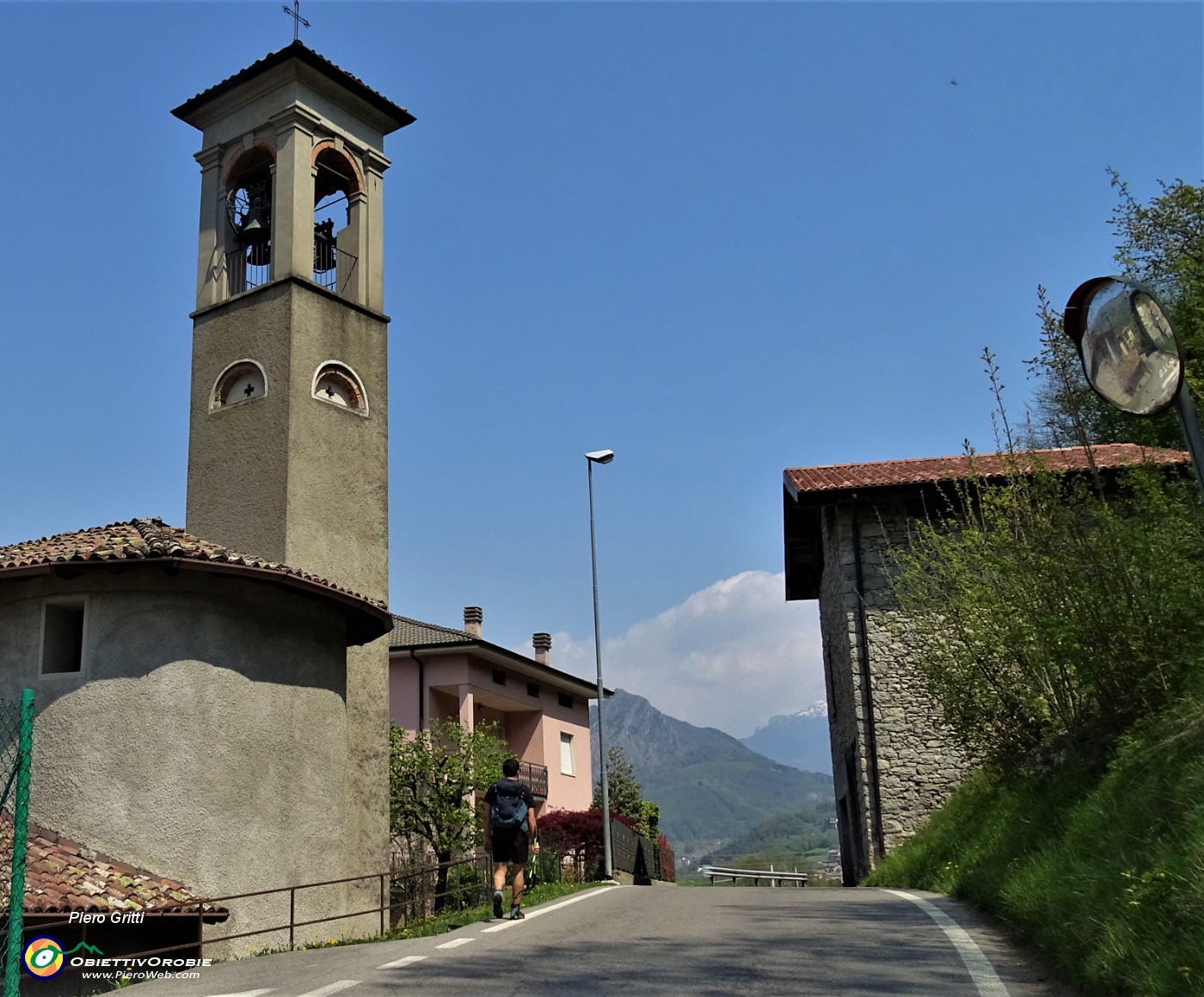 96 Passaggio alla contrada di Piazza Monaci.JPG